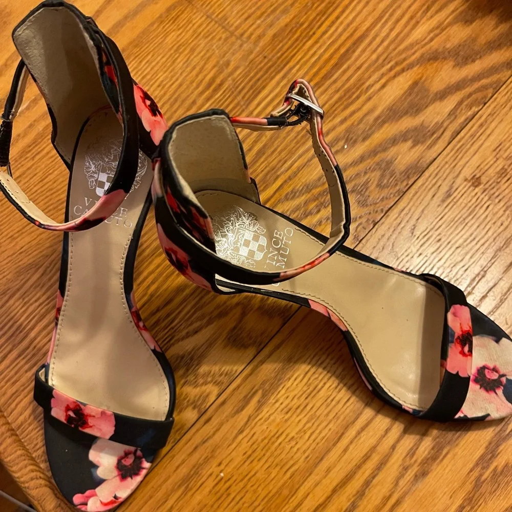 Vince Camuto high heels - Picture 1 of 7